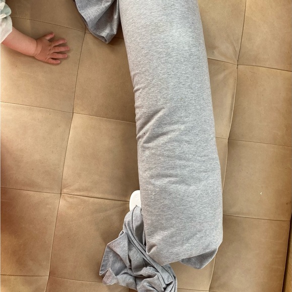 Bbhugme nursing pillow - Picture 1 of 2